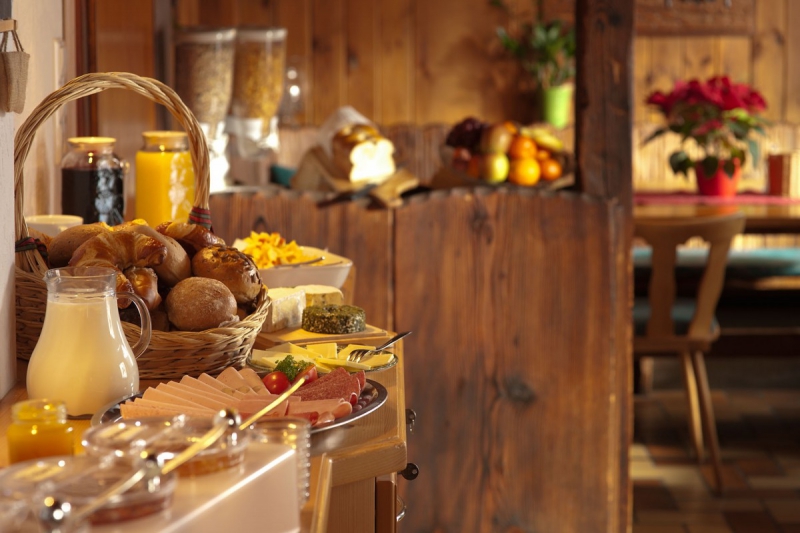 brasserie-CANNES-min_breakfast_buffet_food_restaurant_meal_hotel_plate_fresh-718745